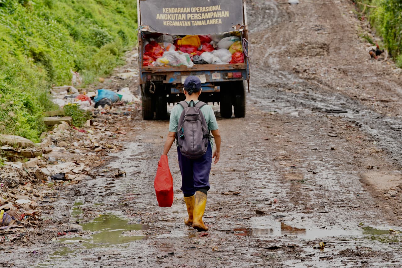 105404_menko-pangan-tinjau-tpa-antang-makassar-dorong-transformasi-pengelolaan-sampah-berkelanjutan-untuk-ketahanan-pangan_20260209123637.jpeg