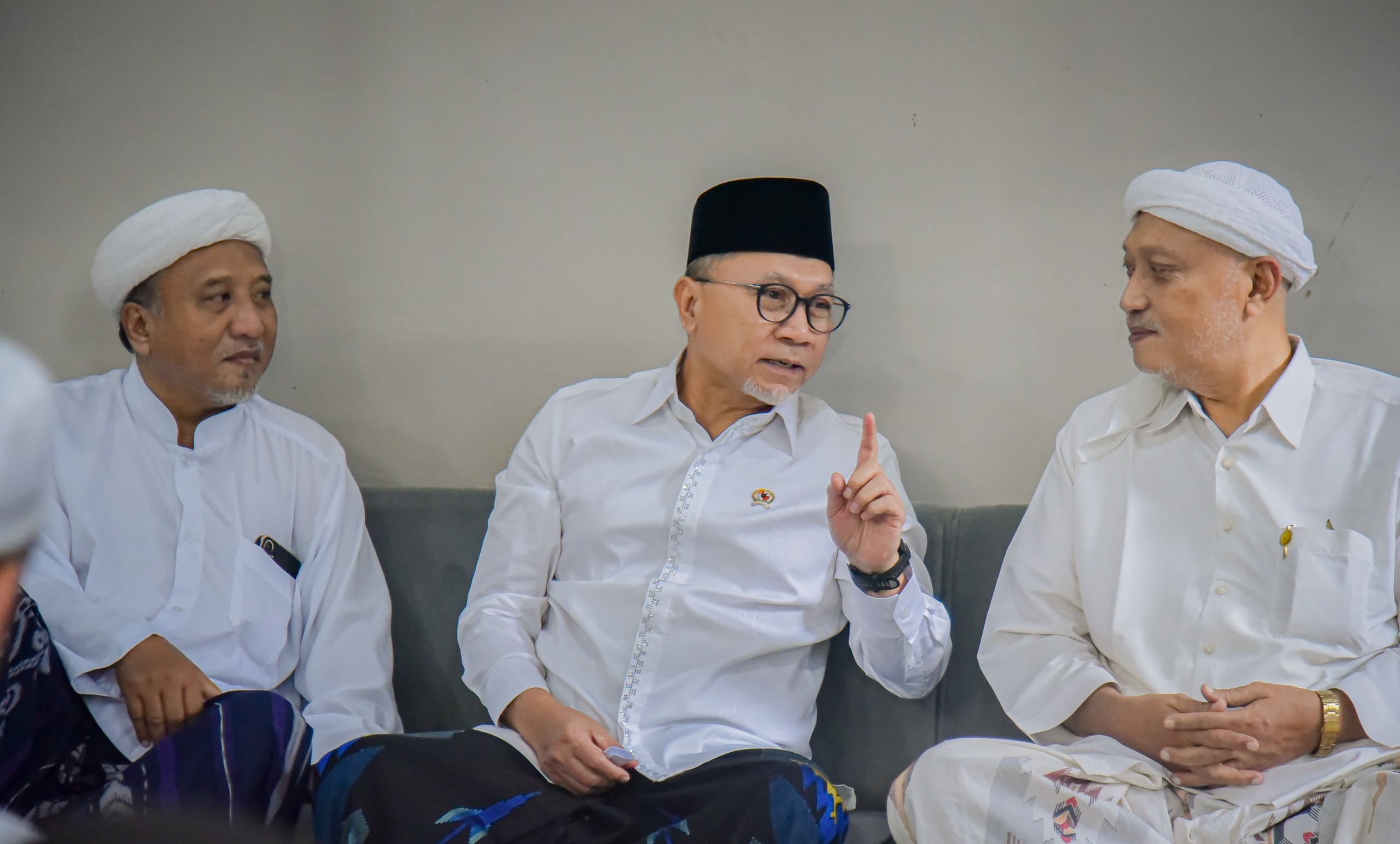 Menko Pangan Hadiri Haul di Ponpes Al-Hamidy Banyuanyar, Sosialisasikan Program Prioritas Presiden kepada Ulama Pesantren Madura