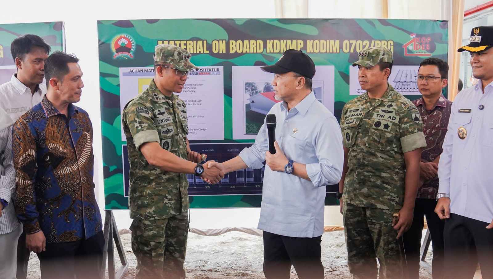 21935_menko-pangan-apresiasi-percepatan-pembangunan-fisik-gerai-pergudangan-dan-kelengkapan-kdmp-kalimanah-wetan-purbalingga_20260125183237.jpeg