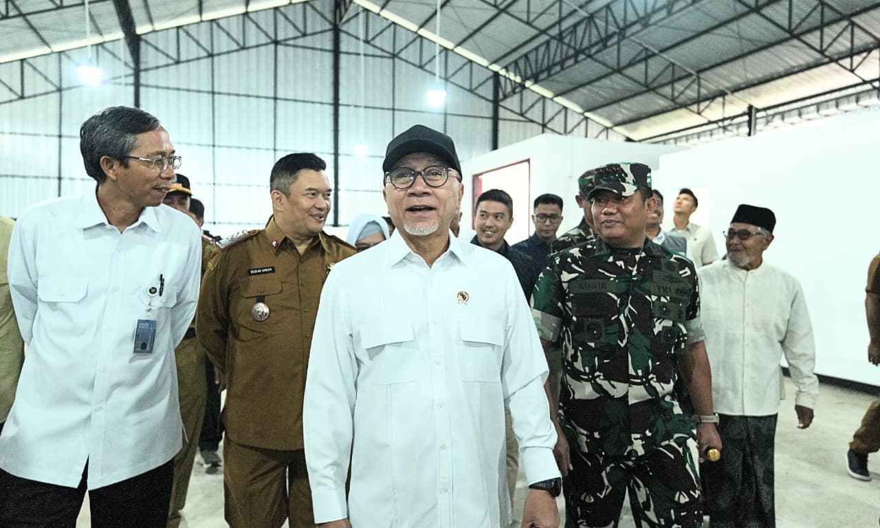 400346_menko-pangan-tinjau-kesiapan-kkmp-candirenggo-dorong-percepatan-aktivasi-koperasi-sebagai-simpul-distribusi-pangan_20260224155816.jpeg