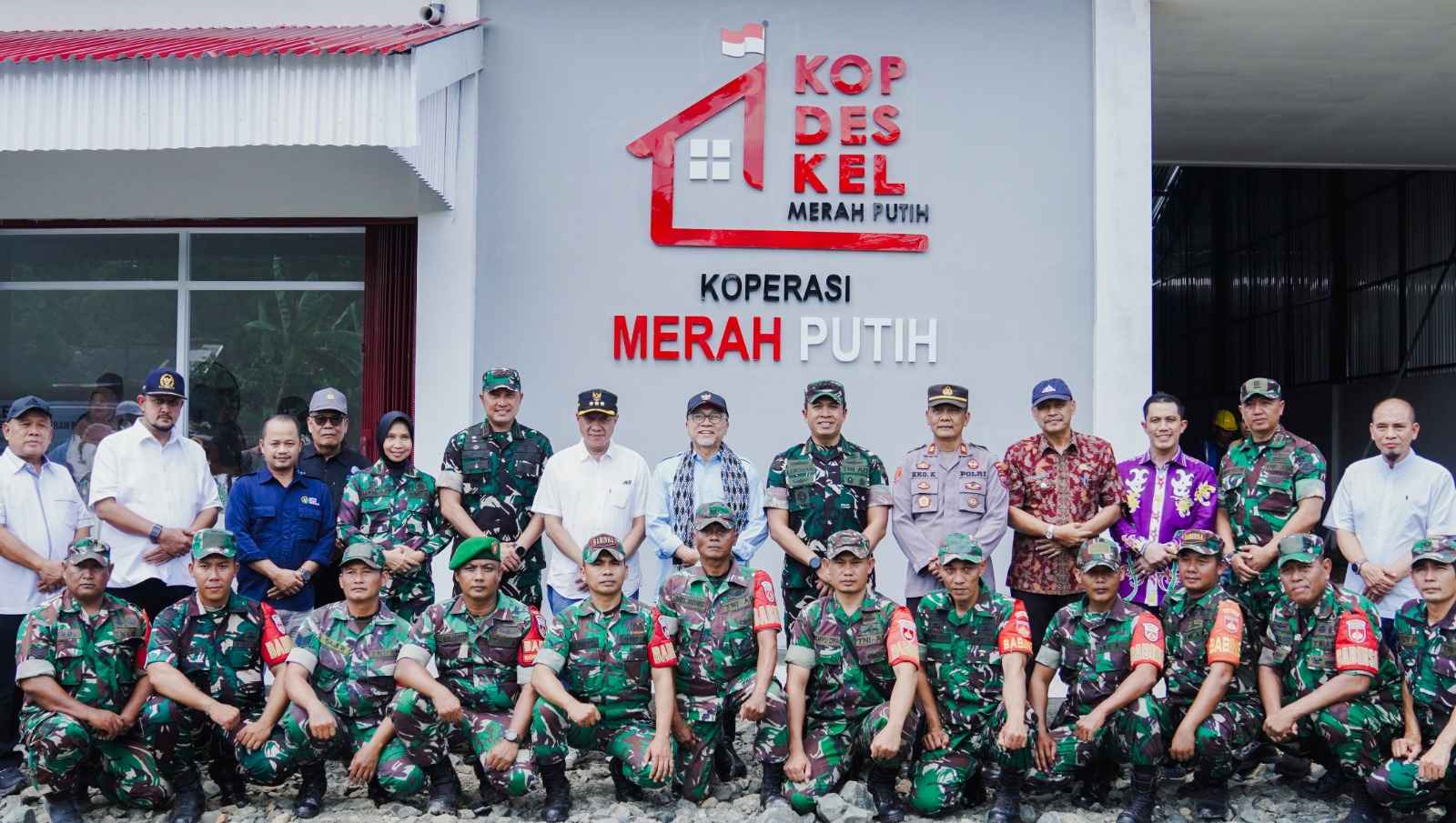 684552_menko-pangan-apresiasi-peran-tni-dalam-akselerasi-pembangunan-koperasi-desa-merah-putih_20260125183514.jpeg