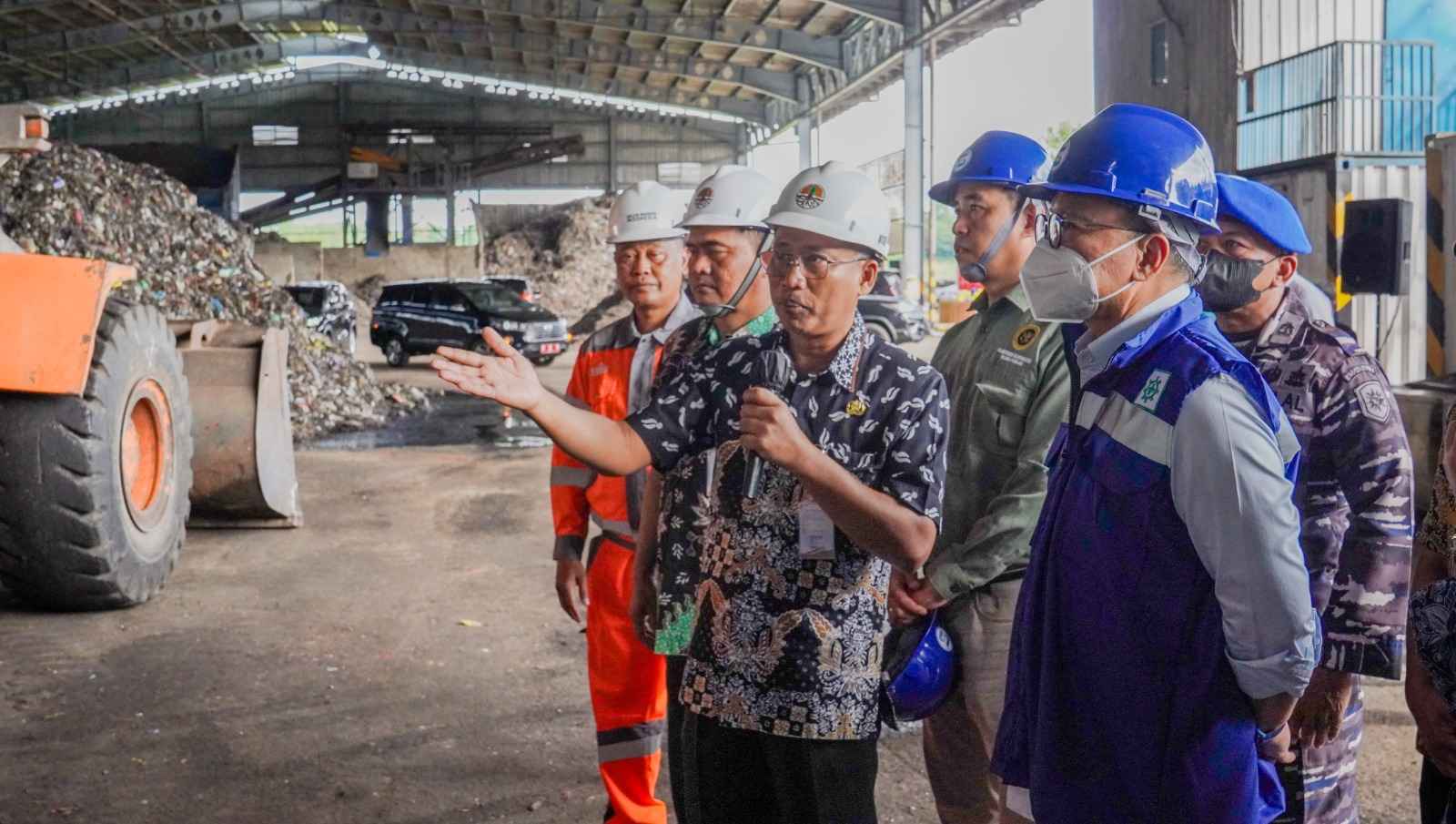 749901_menko-pangan-tinjau-tpst-jeruk-legi-cilacap-dorong-pengelolaan-sampah-jadi-energi-terbarukan_20260125183100.jpeg