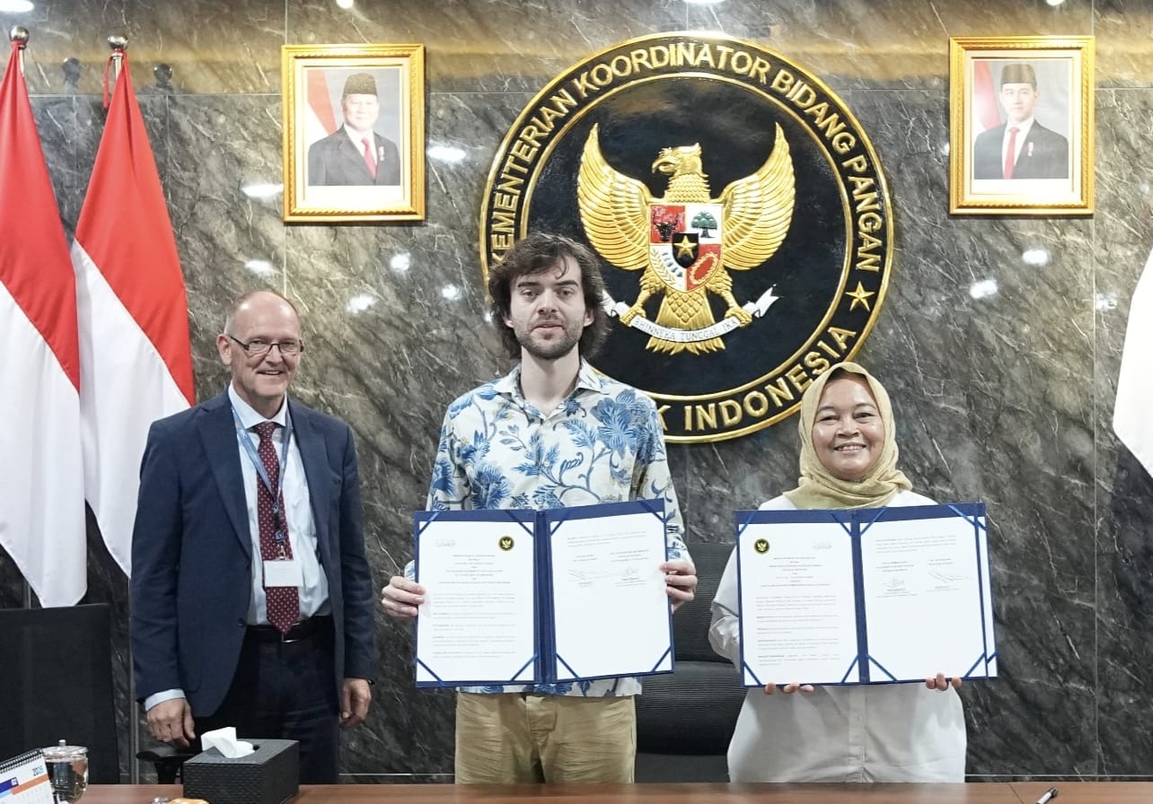 790755_kemenko-pangan-dan-the-ocean-cleanup-tandatangani-mou-pengurangan-sampah-plastik-sungai-ke-laut_20260203162411.jpeg