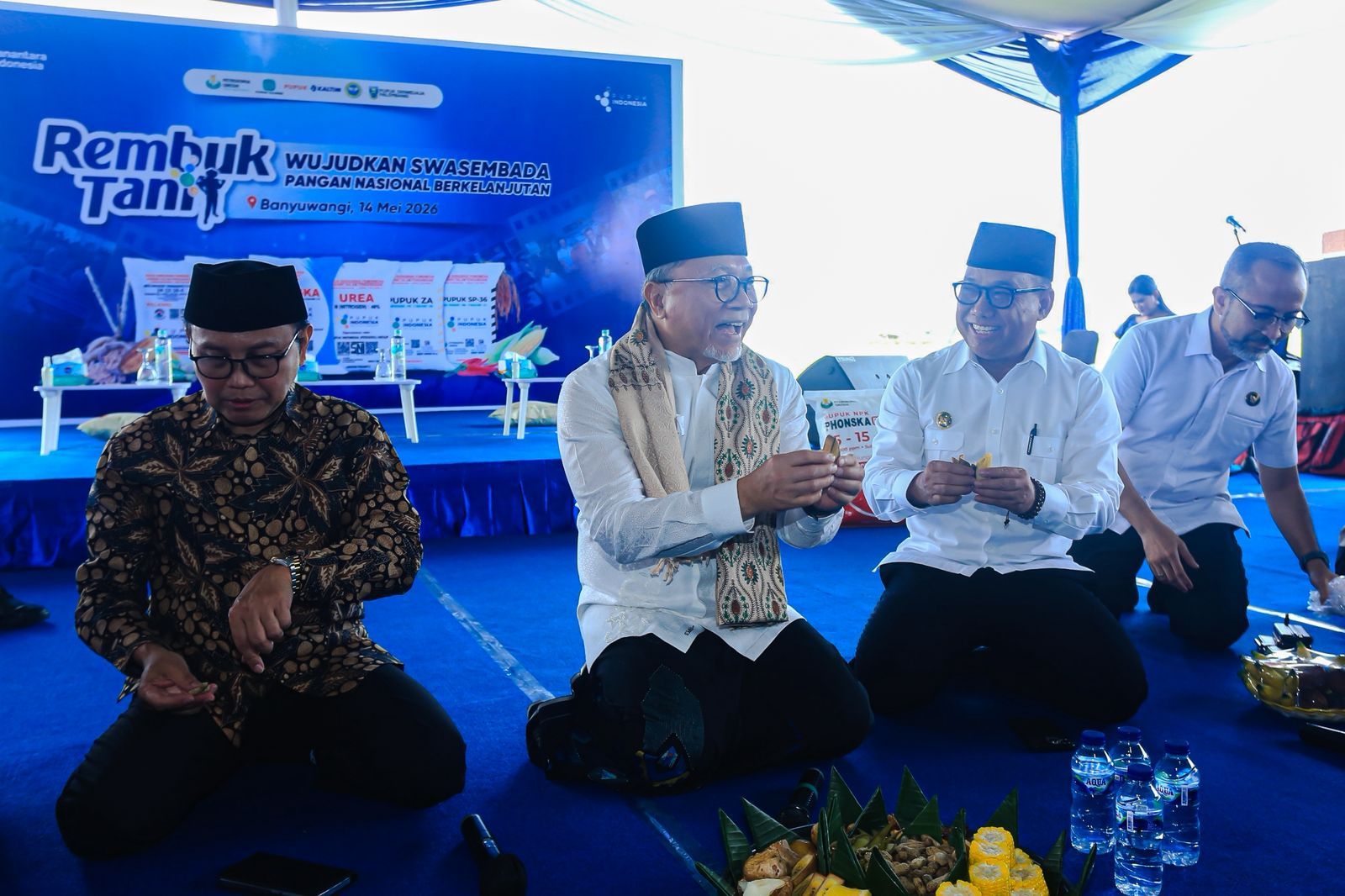 Makan Bareng Petani Zulhas Pesan Jika Petani Aman Pangan Aman.