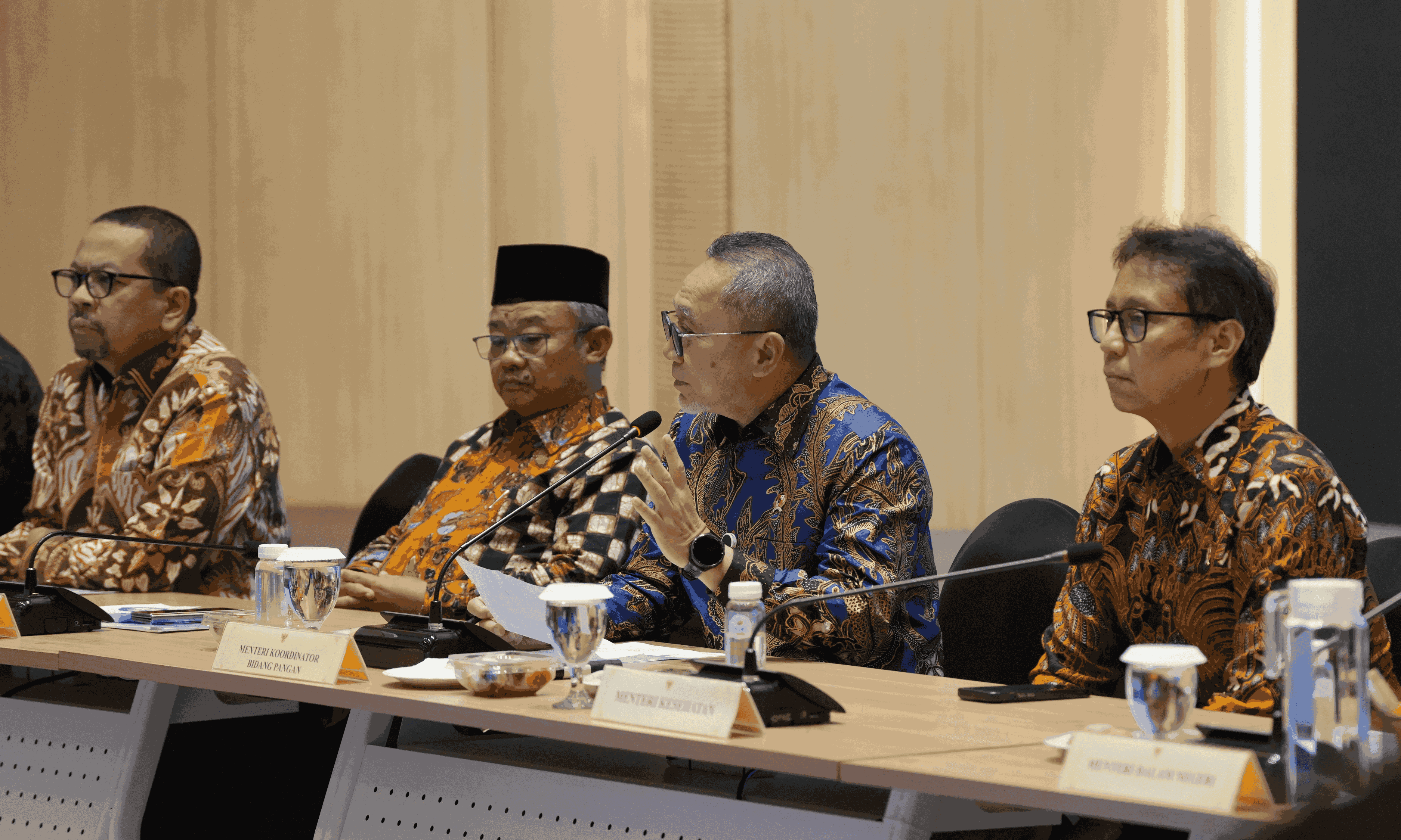 285763_kasus-keracunan-meningkat-zulhas-ungkap-instruksi-prabowo-soal-program-mbg_20251006094344.png