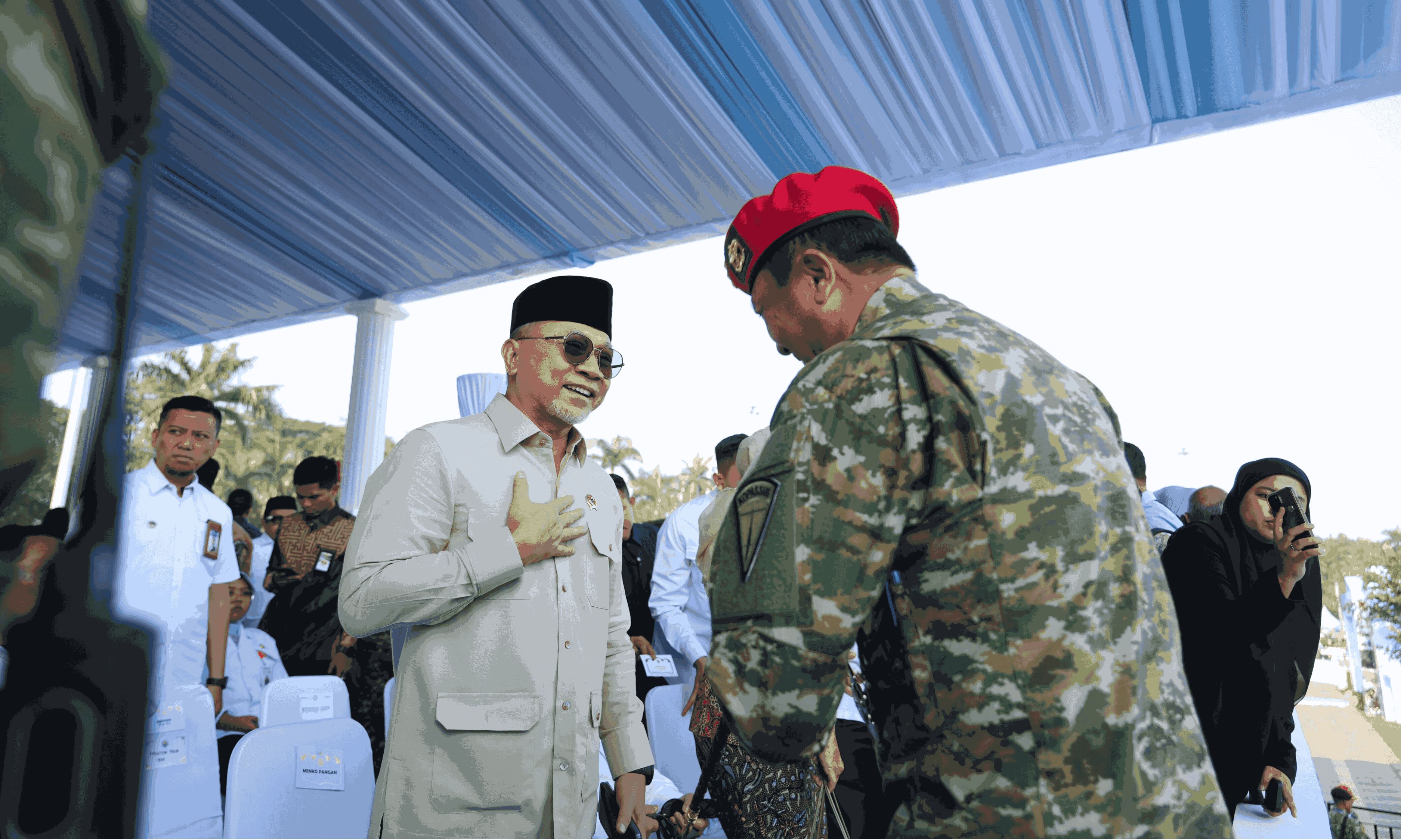 407099_menko-pangan-tni-berperan-dalam-mendukung-ketahanan-pangan-di-daerah_20251006095212.png