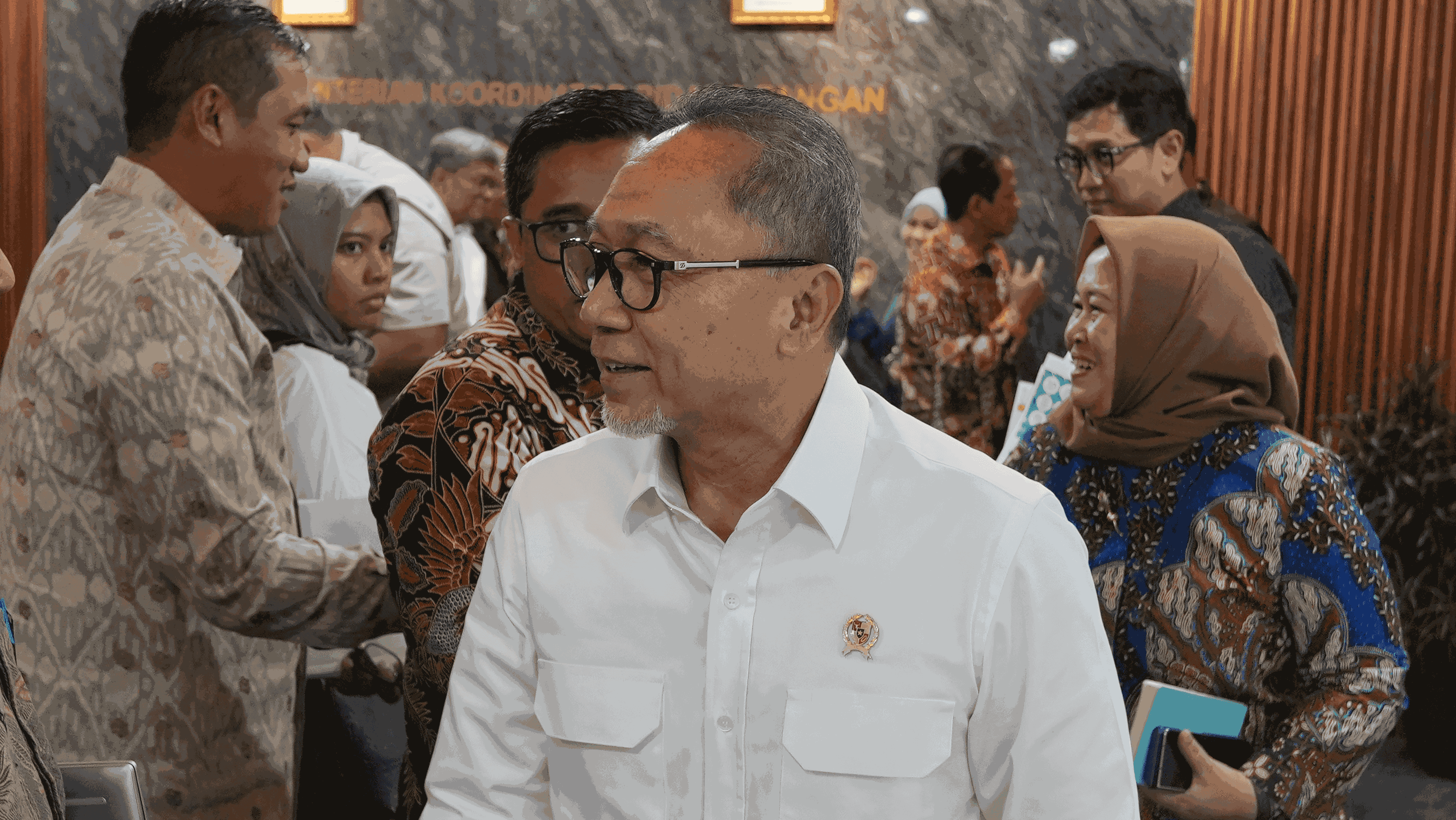 411639_menko-zulkifli-hasan-bidik-bantargebang-bebas-sampah-dalam-2-tahun_20251218100751.png