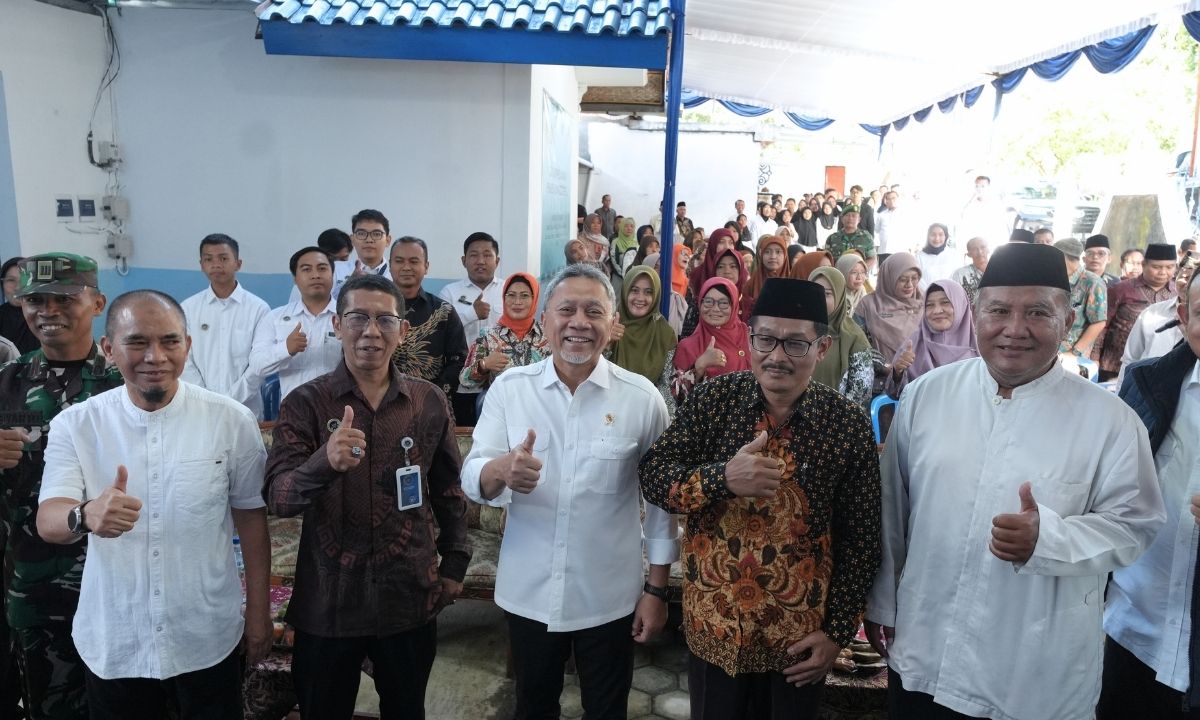 514167_menko-pangan-zulhas-janji-cek-penyebab-dana-mbg-belum-cair-di-awal-tahun_20260115145003.jpg