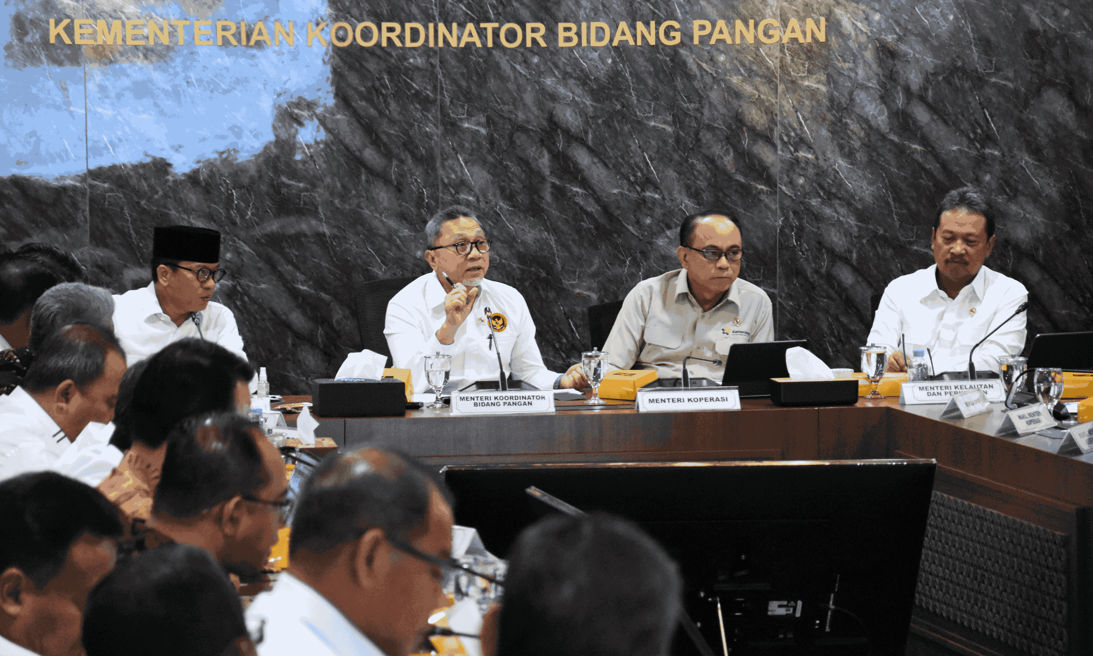 556464_zulhas-bumn-dan-danantara-siapkan-model-bisnis-dan-juknis-kopdes-merah-putih_20250806130439.png