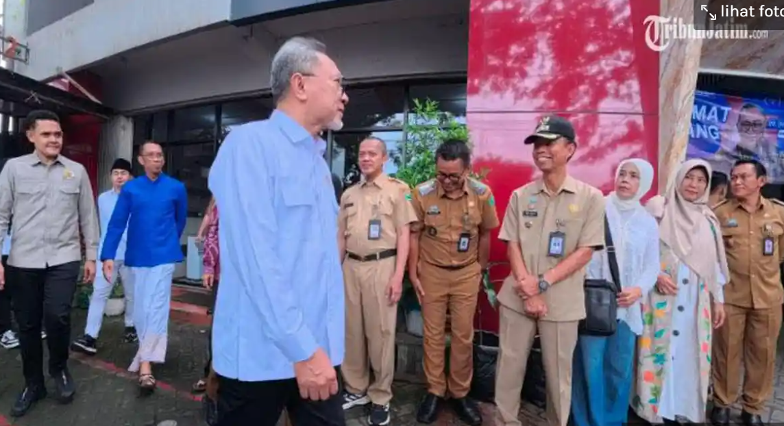 639490_menko-pangan-zulhas-bantah-isu-beras-impor-dari-amerika-serikat-tidak-ada-satu-butir-pun-masuk_20260225101657.png