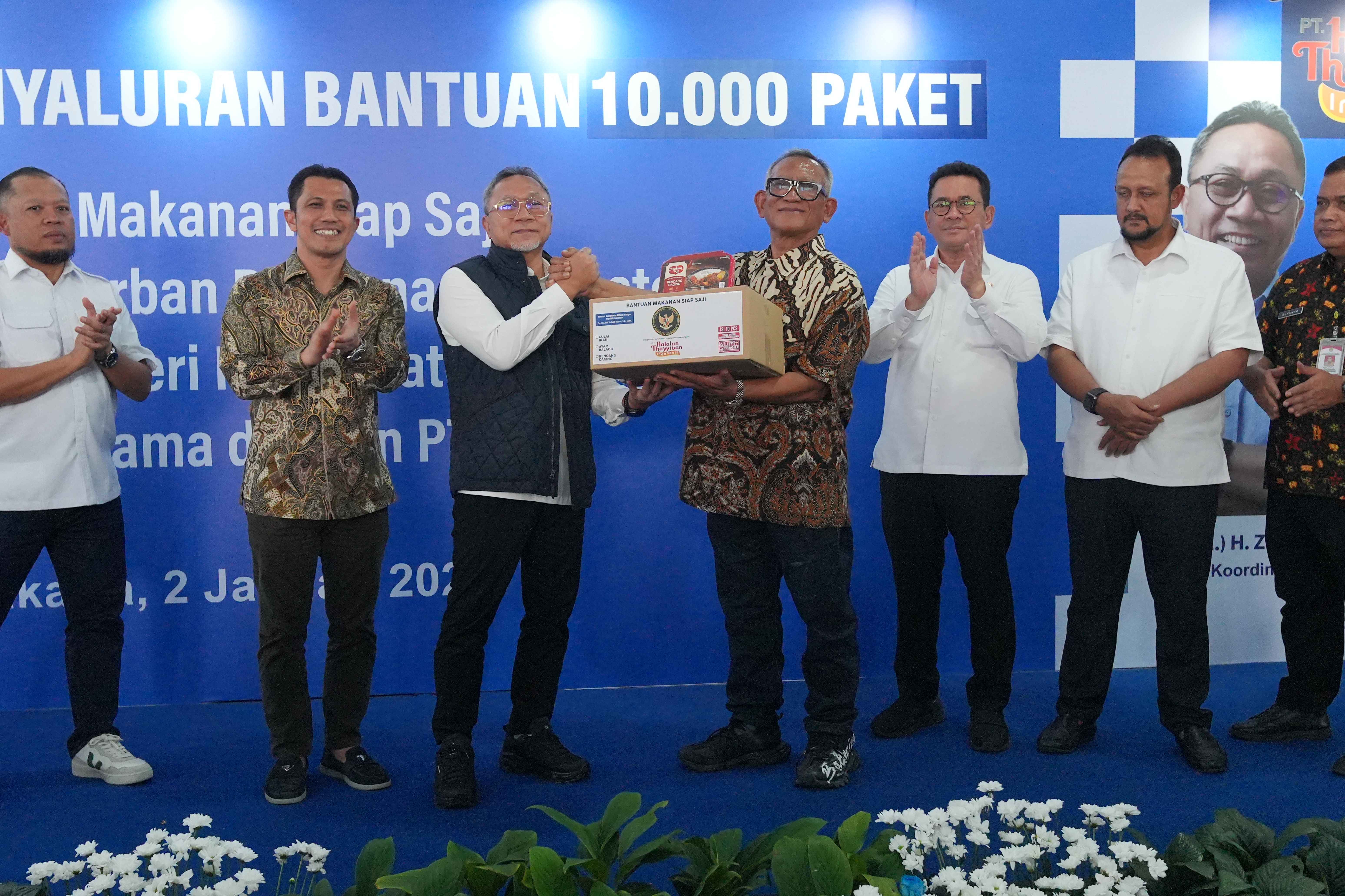 72118_gandeng-swasta-bantu-korban-bencana-kemenko-pangan-kirim-10-000-paket-makanan-siap-saji-ke-sumatra_20260107094052.jpg