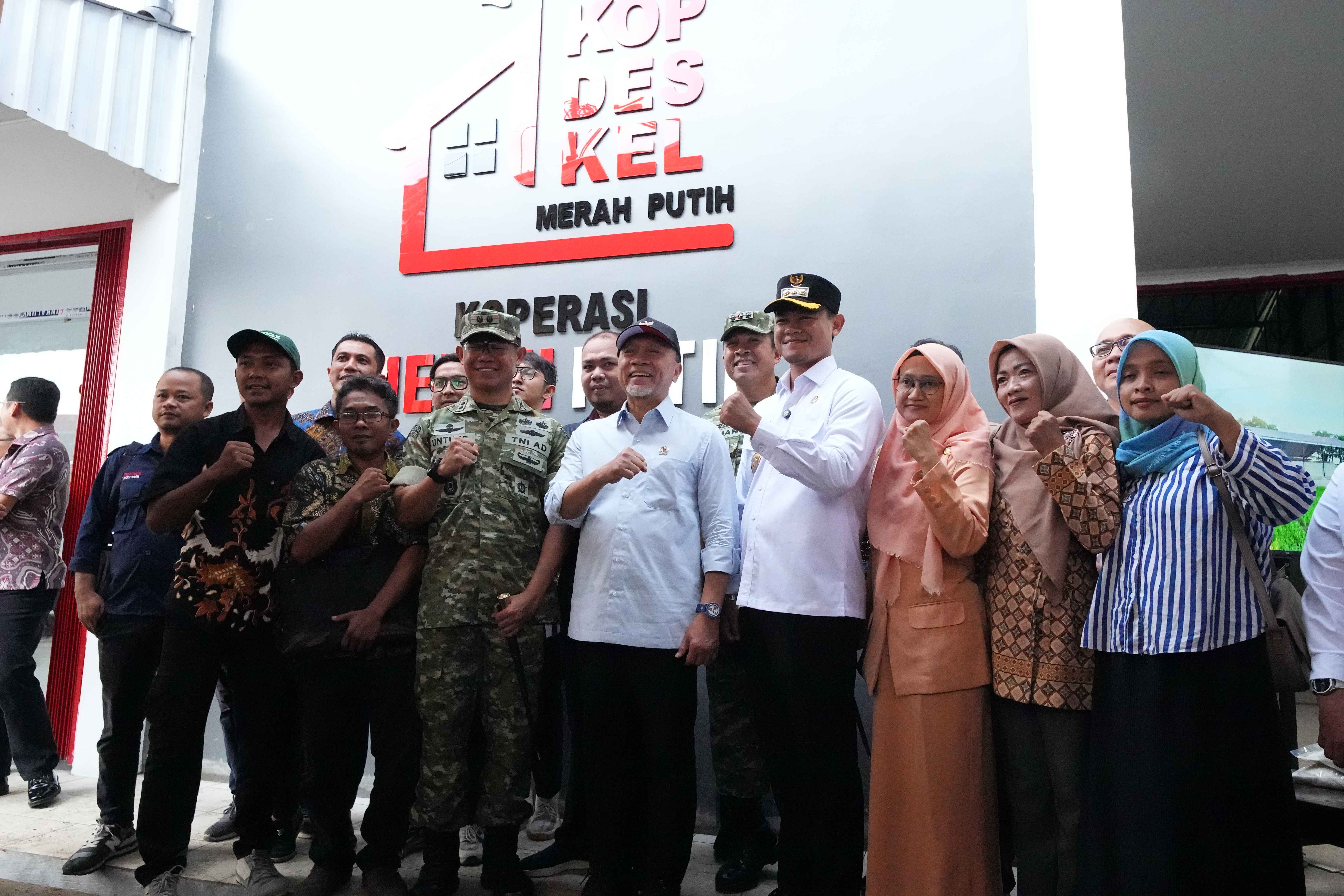 776881_danlanud-j-b-soedirman-dampingi-menko-pangan-tinjau-kopdes-merah-putih-di-purbalingga_20260127095025.jpg