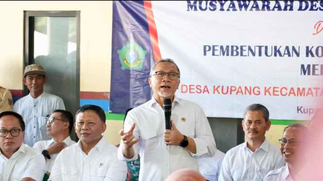 792513_menko-zulhas-dorong-gubernur-untuk-rapat-bulanan-awasi-kopdes-merah-putih-sebulan-sekali-sama-bupati_20250812100927.jpg
