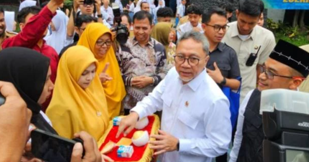 814451_mbg-pakai-menu-kering-selama-ramadan-menko-zulhas-jamin-kandungan-gizi-diperhatikan_20260225100138.png