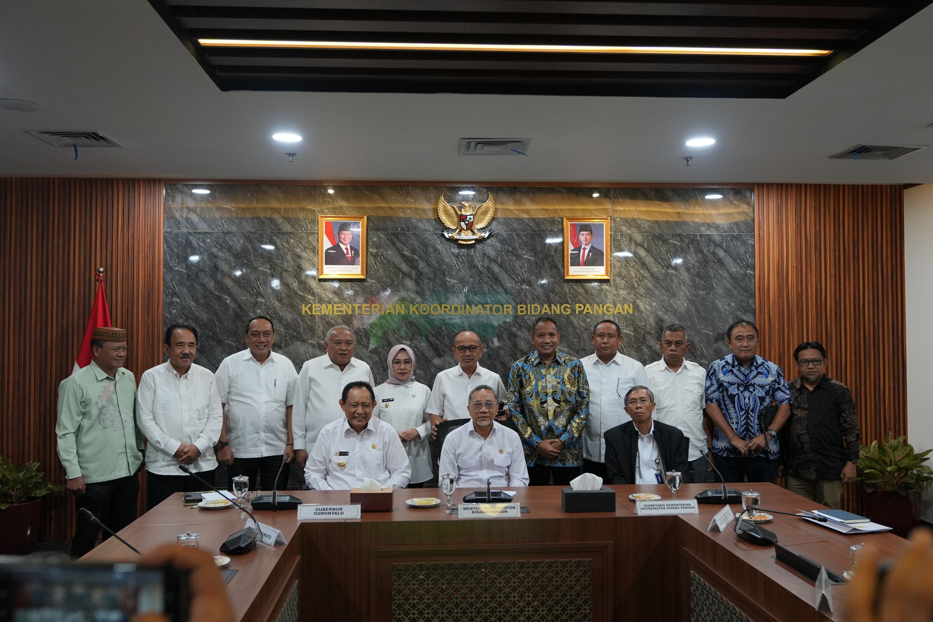 921090_gusnar-ismail-temui-menko-pangan-diskusikan-sejumlah-poin-penting-untuk-gorontalo_20250614163511.jpg