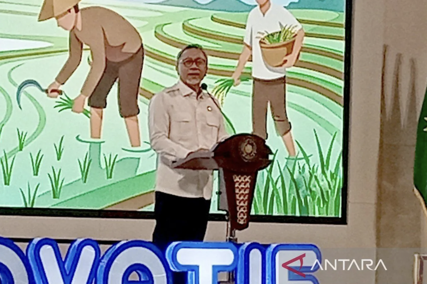 Menko Zulkifli Hasan perkuat sektor pangan atasi 30 persen kemiskinan