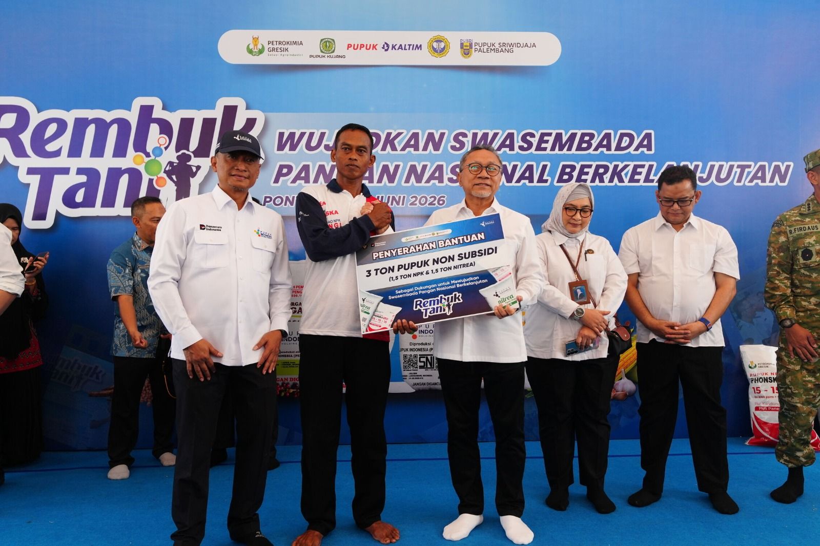 Pangkas Rantai Birokrasi Melalui Perpres Baru, Menko Pangan Zulkifli Hasan Pastikan Distribusi Pupuk Subsidi di Kalbar Lebih Cepat