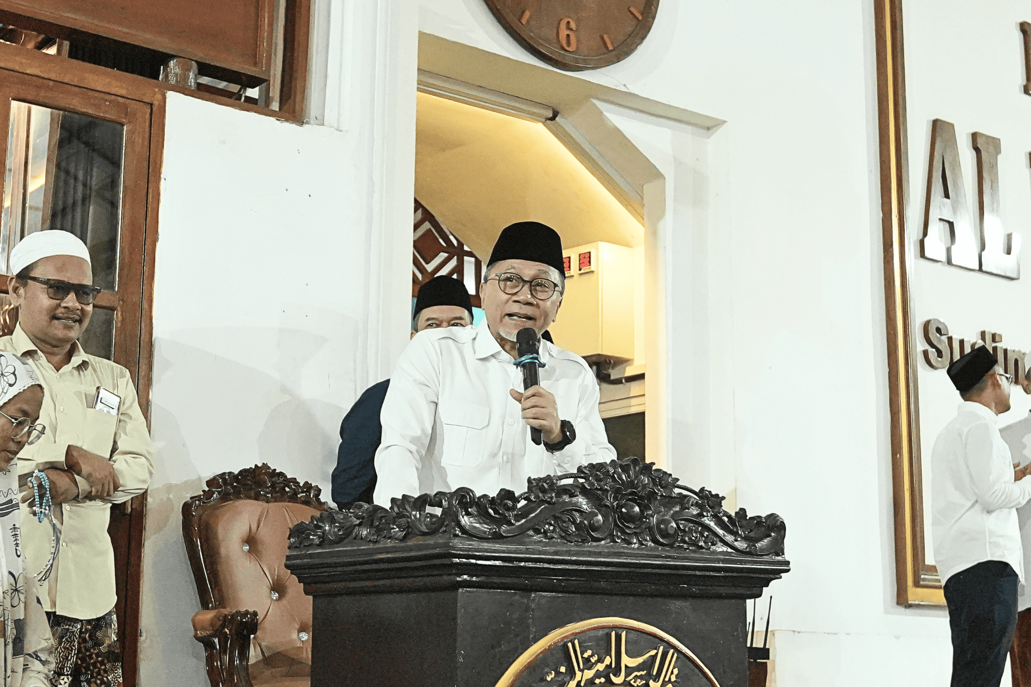 167746_menko-pangan-bersama-santri-mbg-hadir-dukung-gizi-generasi-negeri_20260302114047.png