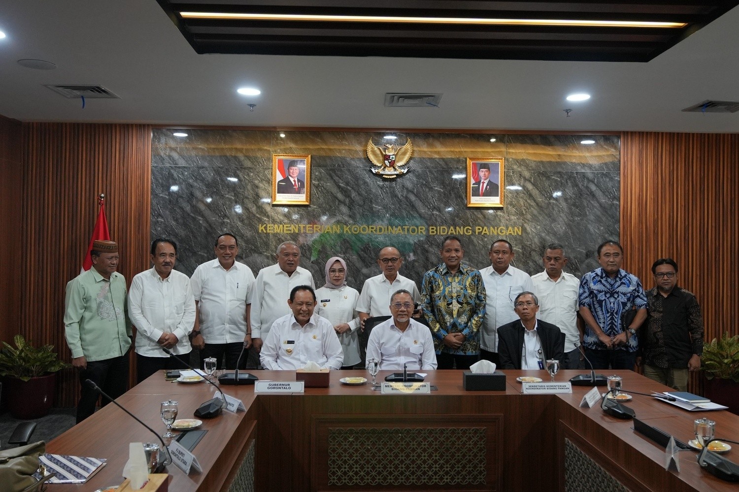 186147_menerima-audiensi-gubernur-bupati-dan-walikota-gorontalo_20250727171117.JPG
