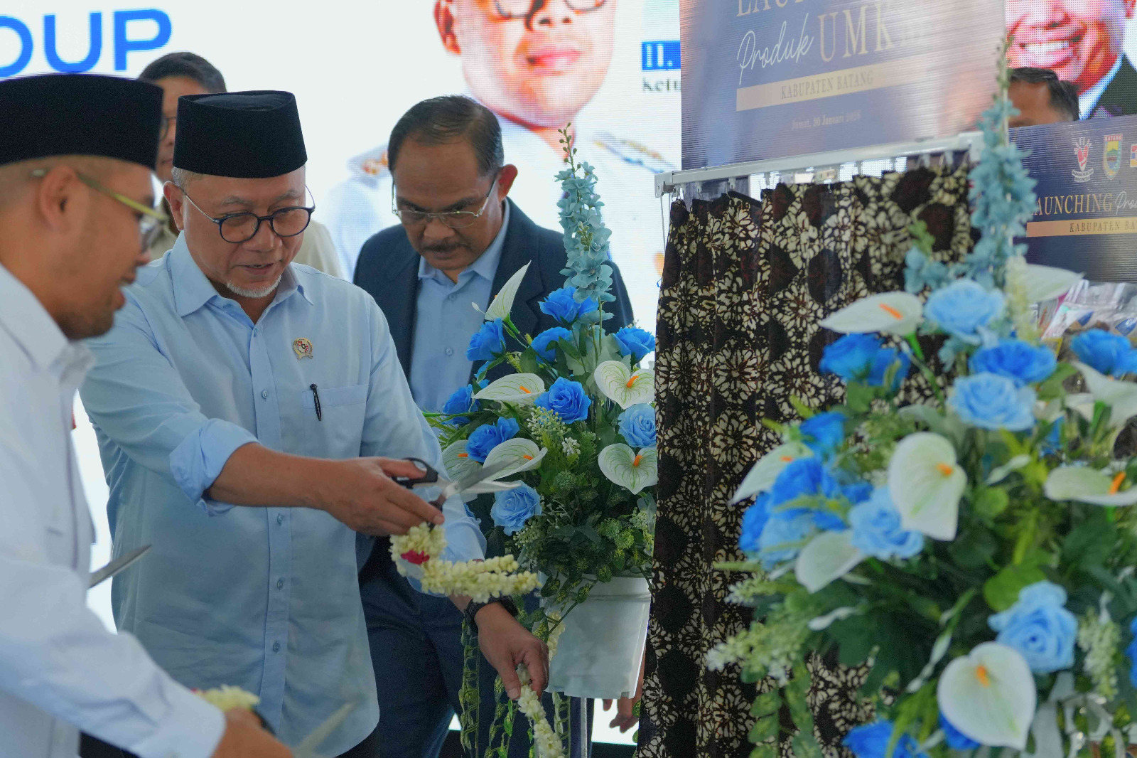 307696_menko-pangan-zulkifli-hasan-meresmikan-ekosistem-umkm-batang-buka-akses-pasar-melalui-kemitraan-strategis_20260204140813.jpeg