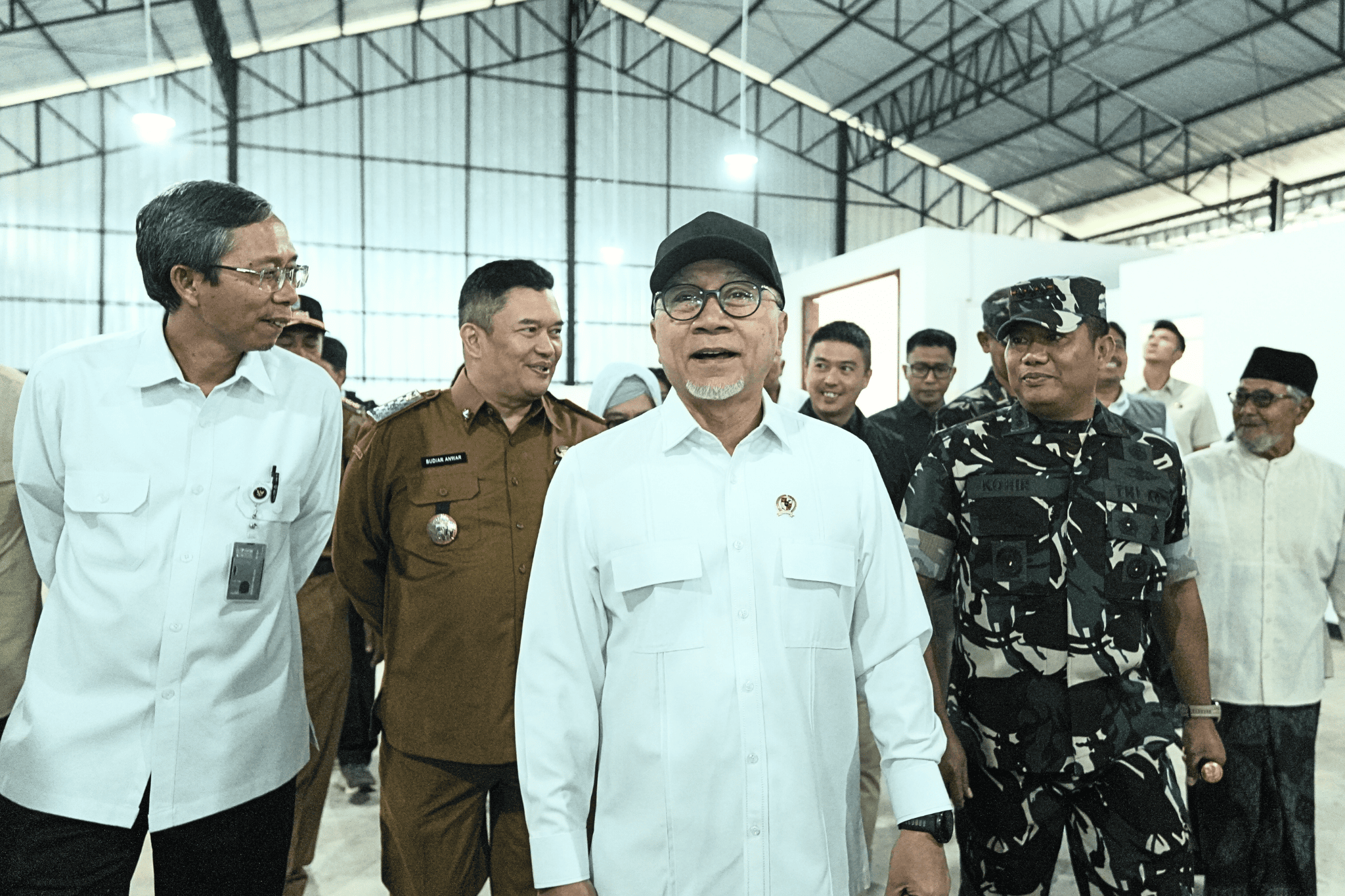 463121_tinjau-kkmp-candirenggo-menko-pangan-dorong-koperasi-jadi-simpul-distribusi-pangan-nasional_20260302114916.png
