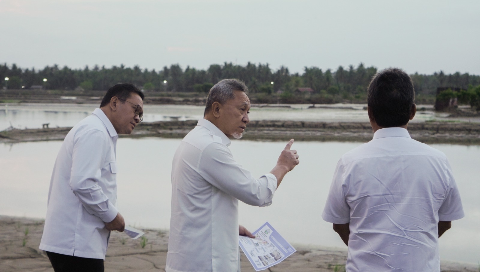 Menko Pangan Mengkaji Dampak Banjir terhadap Budidaya Udang dan Bandeng di Desa Alue Bayeu Utang, Kecamatan Jangka