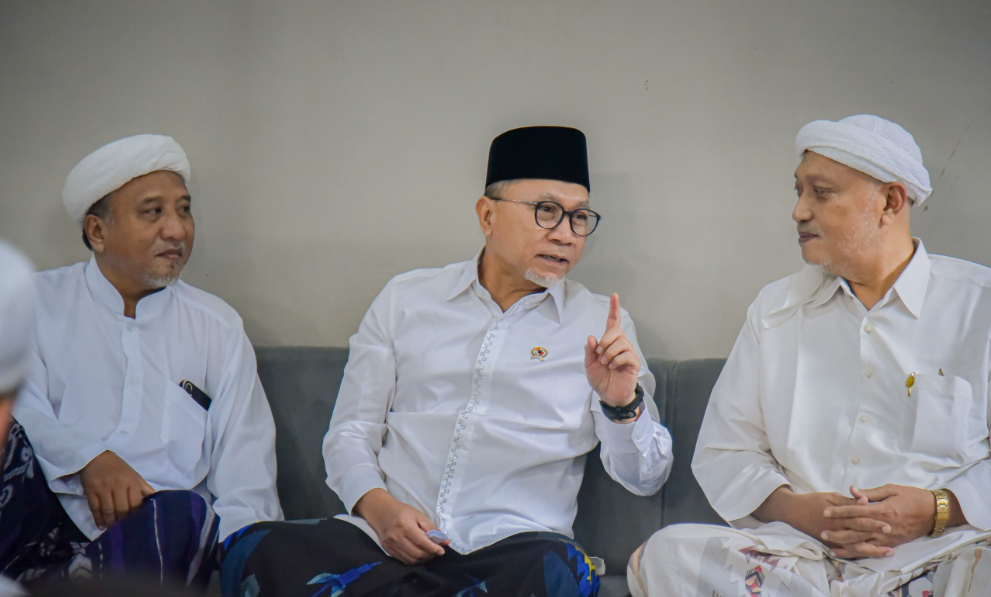 678299_menko-pangan-hadiri-haul-ponpes-al-hamidy-banyuanyar-perkuat-silaturahmi-dengan-ulama-madura_20260316084302.png