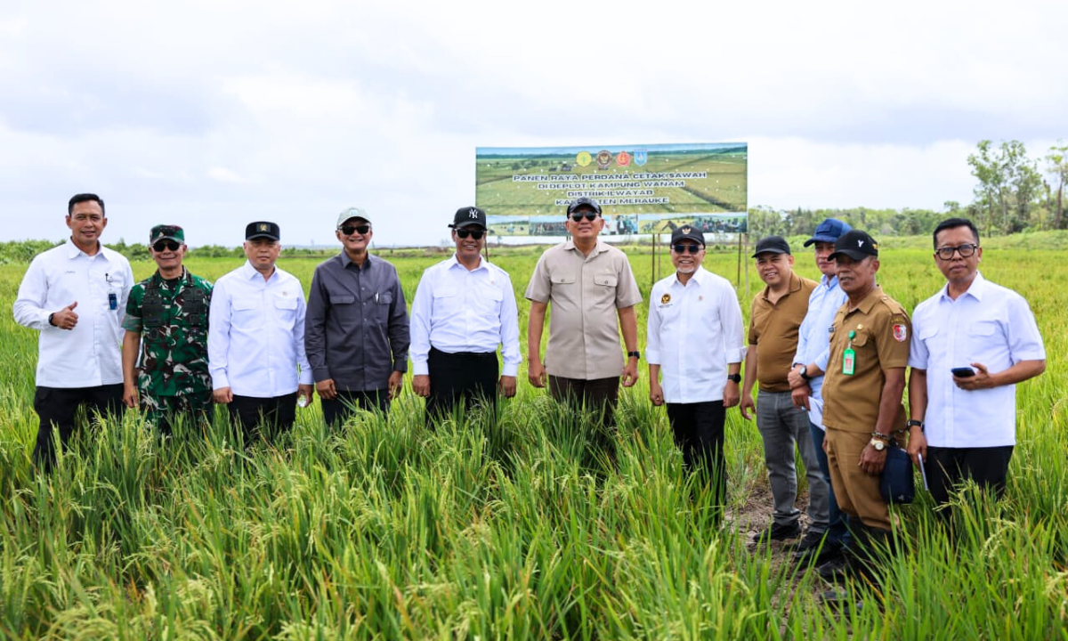 764923_kunjungan-kerja-menko-bidang-pangan-ke-wanam-kabupaten-merauke_20250925170326.png