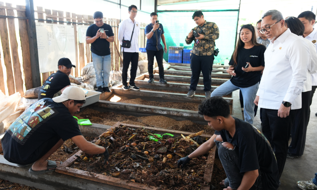 787591_kunjungan-kerja-menteri-koordinator-bidang-pangan-zulkifli-hasan-ke-magi-farm-bali_20250925154408.png