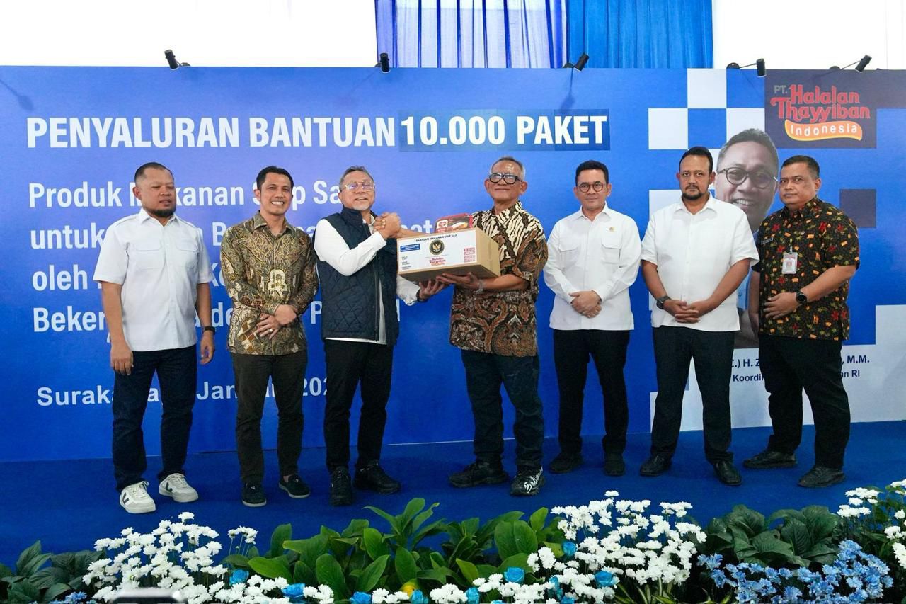 828155_menko-pangan-bersama-puspo-wardoyo-hatifood-menyalurkan-10-000-paket-makanan-bagi-masyarakat-terdampak-bencana-di-sumatera-_20260106095148.jpeg