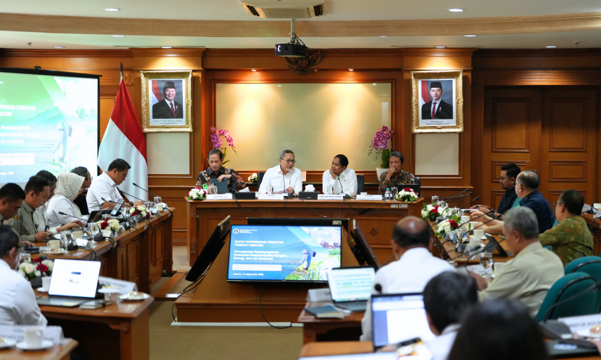937814_rapat-koordinasi-percepatan-pembangunan-kawasan-swasembada-pangan-energi-dan-air-nasional_20251006172617.png