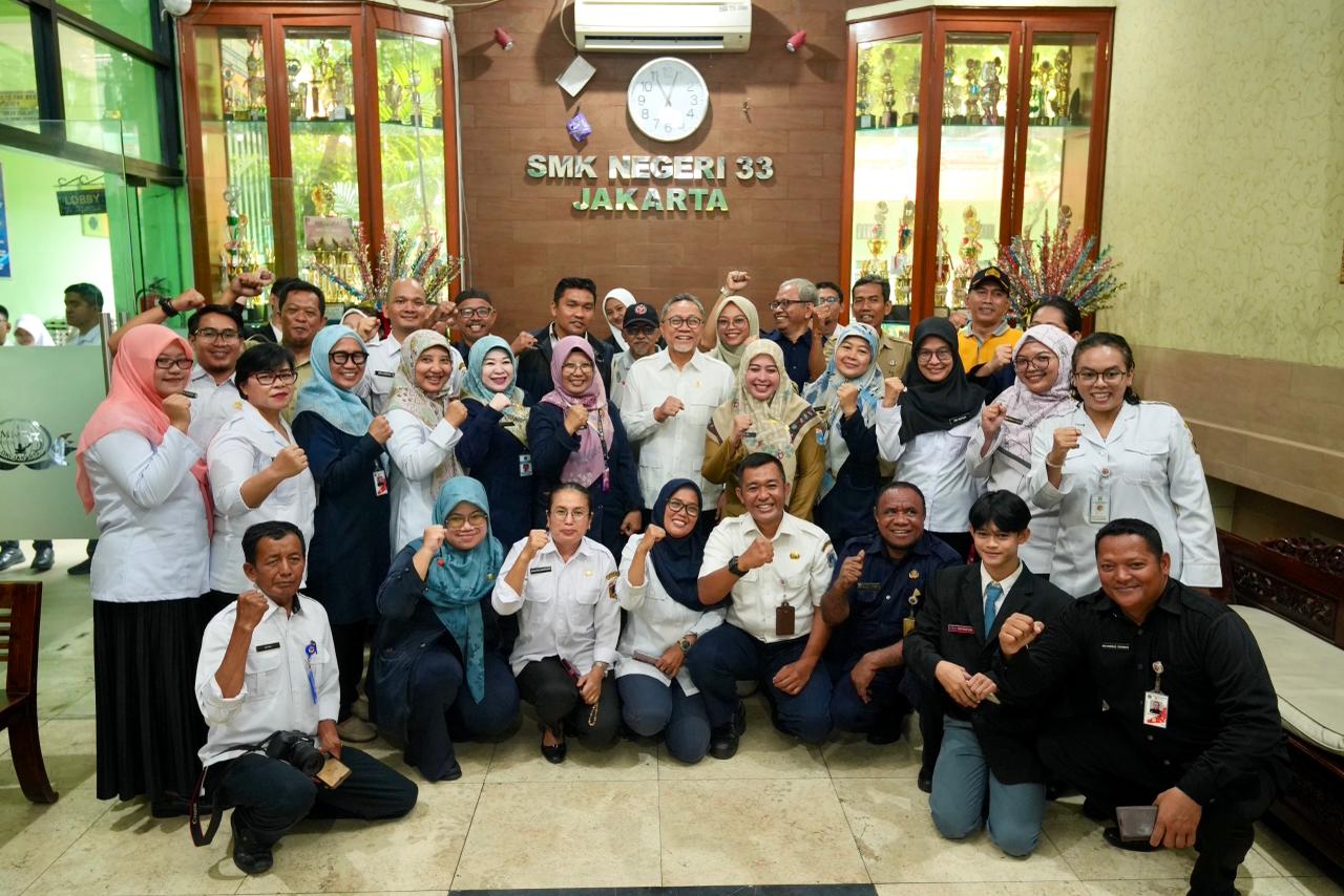 Kunjungan Menko Pangan ke Sekolah Penerima MBG  di SMK Negeri 33 Jakarta