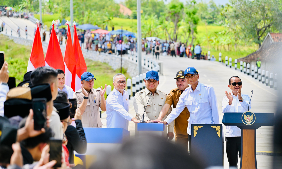 Jalan Daerah Tersambung, Ekonomi Rakyat Tumbuh: Presiden Resmikan 1.151 Km Jalan di 37 Provinsi