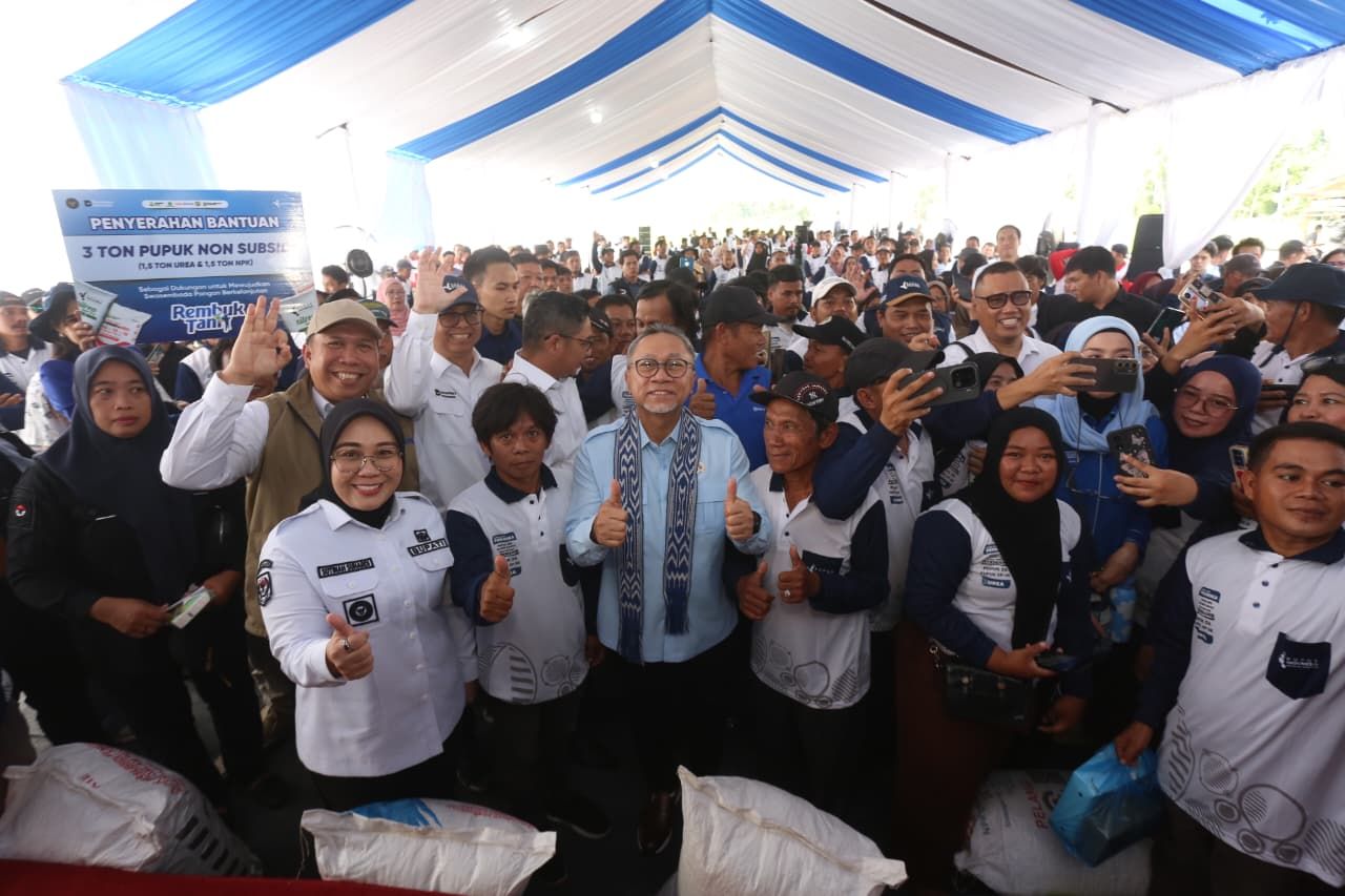Menko Pangan Pastikan Distribusi Pupuk Bersubsidi Tepat Sasaran, Dukung Produktivitas Petani dan Swasembada Pangan